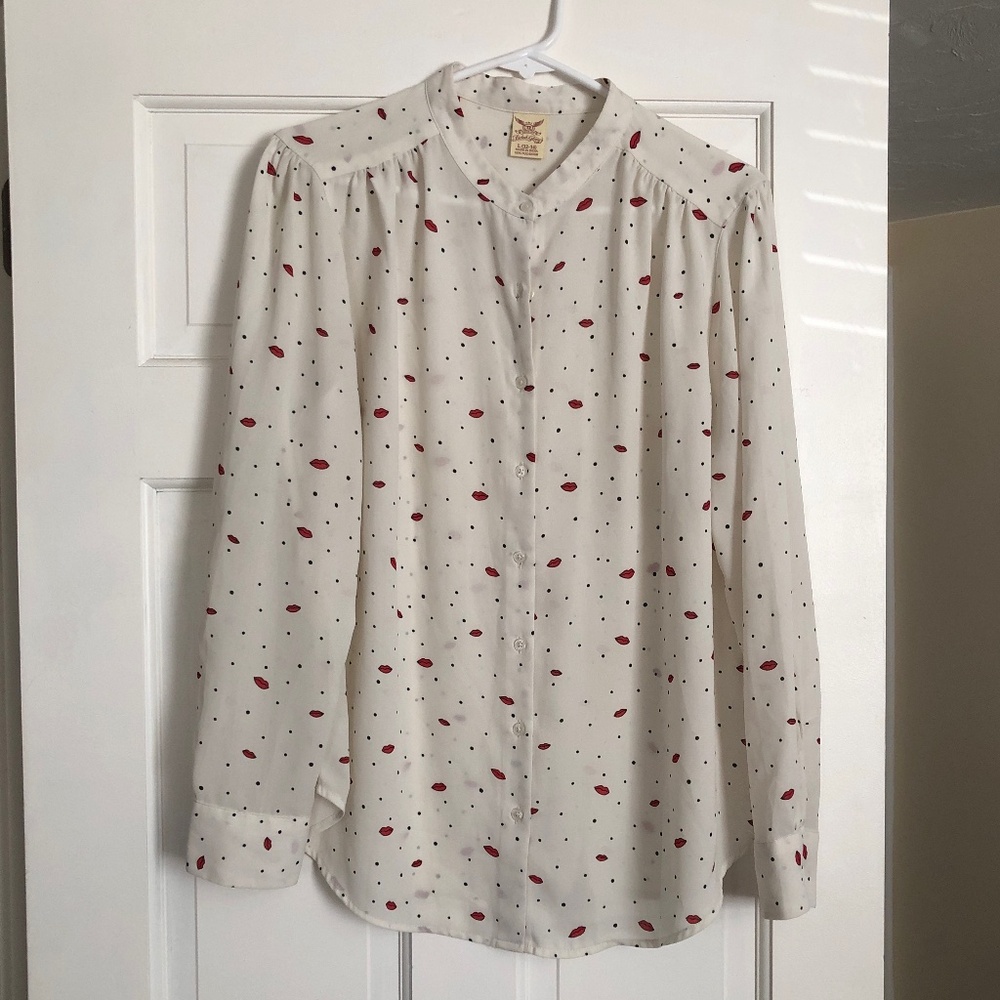 Faded Glory off-white lipstick blouse • women’s L